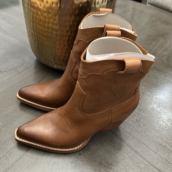 ZODIAC Women's Roslyn Western Booties - Picture 6 of 13